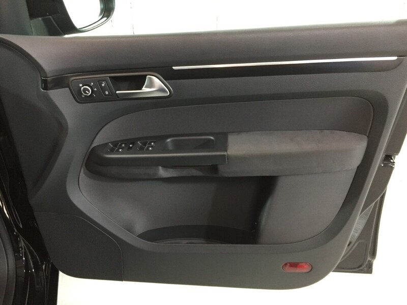 Used Volkswagen Touran 2011 for sale - 76407149: Photo 8