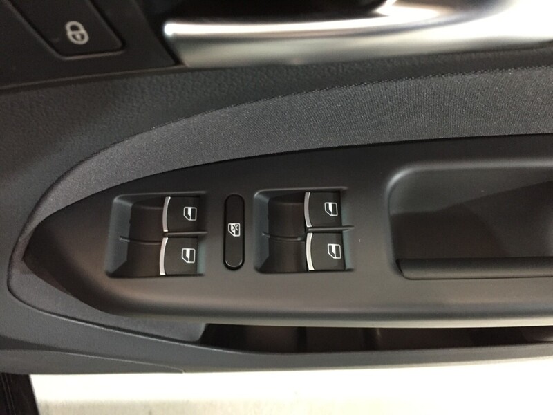 Used Volkswagen Touran 2011 for sale - 76407149: Photo 9