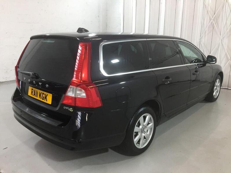 Used Volvo V70 2024 for sale - 77668066: Photo 2