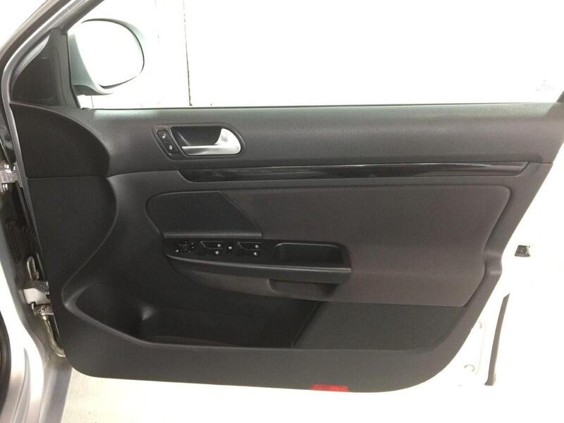 Used Volkswagen Golf 2010 for sale - 77744317: Photo 8