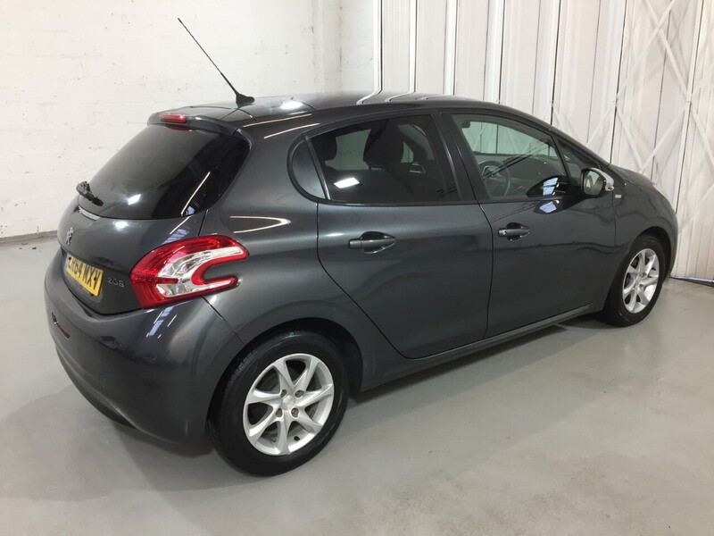 Used Peugeot 208 2014 for sale - 76718735: Photo 2