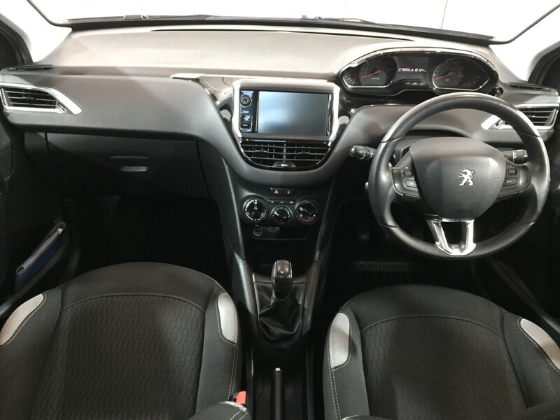 Used Peugeot 208 2014 for sale - 76718735: Photo 8