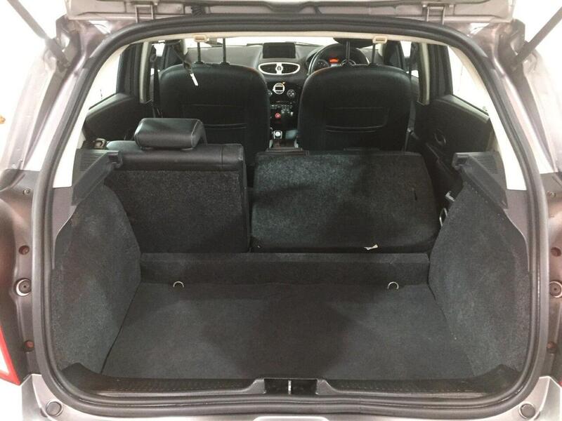 Used Renault Clio 2010 for sale - 77668083: Photo 31