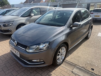 Used Volkswagen Polo 2015 for sale - 79354089: Photo