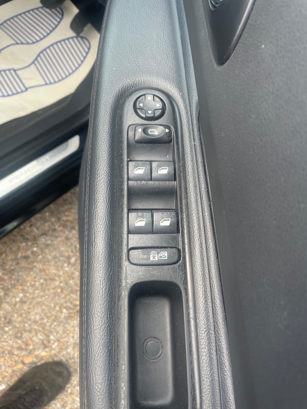Used Peugeot 5008 2012 for sale - 75582349: Photo 9