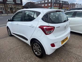 Used Hyundai i10 2015 for sale - 79620091: Photo