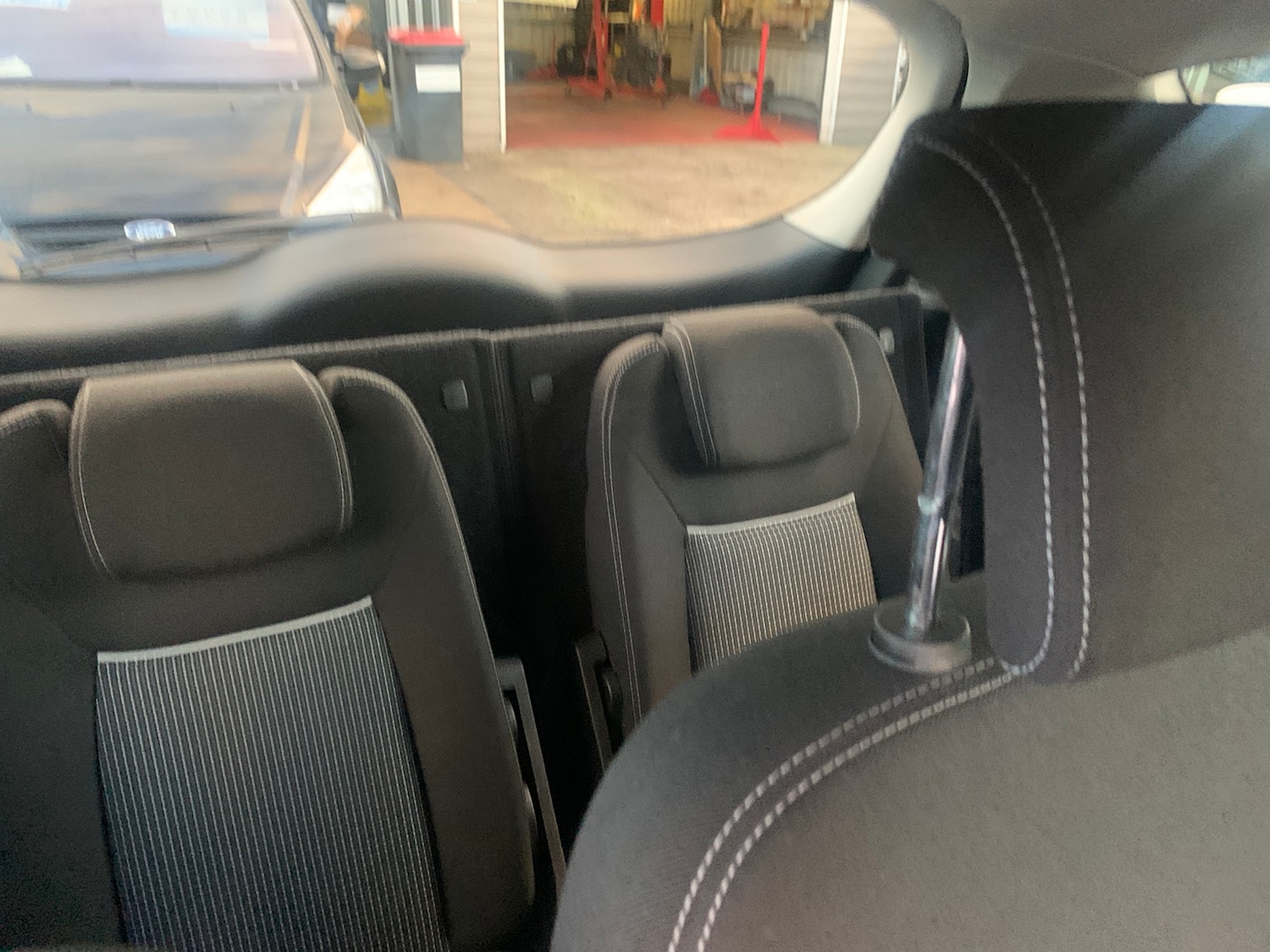 Used Ford S-Max 2013 for sale - 76143635: Photo 16