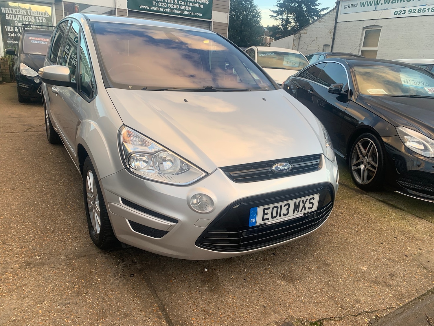 Used Ford S-Max 2013 for sale - 76143635: Photo 3