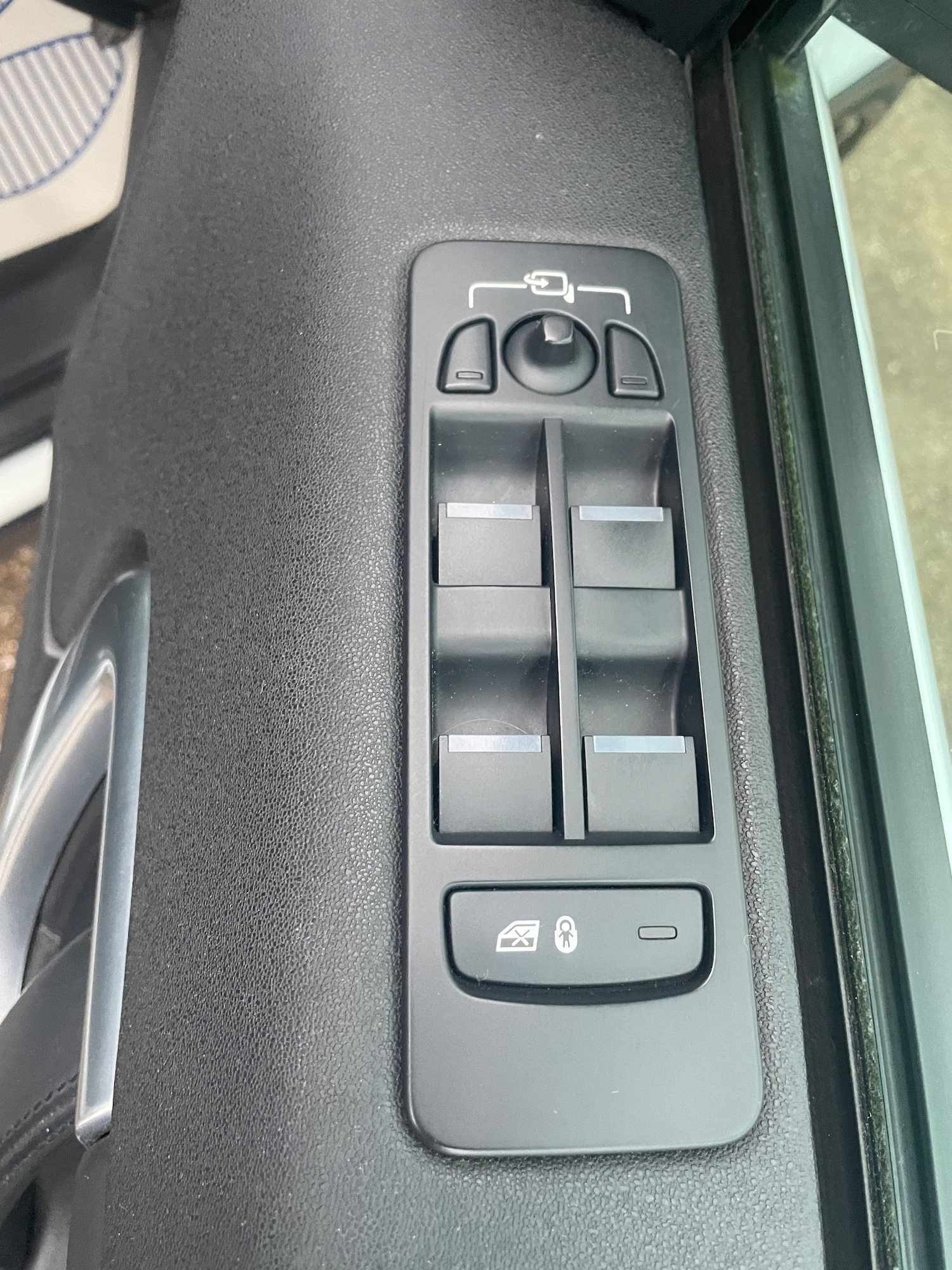 Used Land Rover Discovery Sport 2015 for sale - 76792459: Photo 12