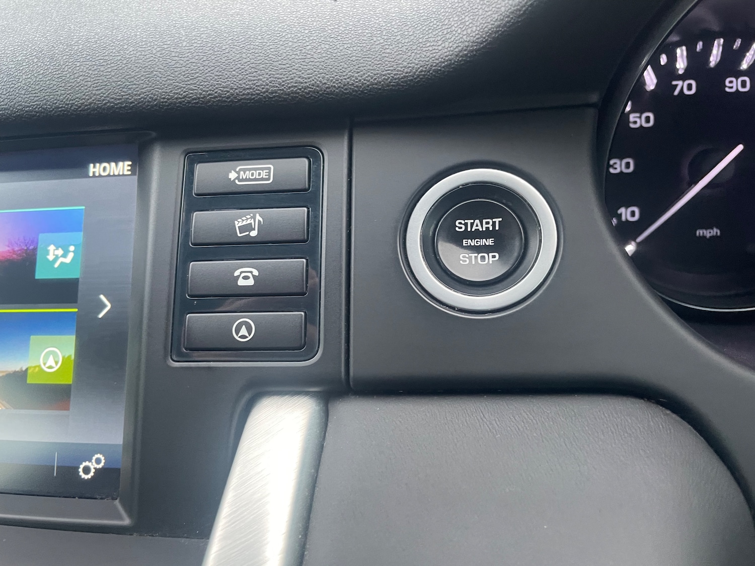 Used Land Rover Discovery Sport 2015 for sale - 76792459: Photo 22