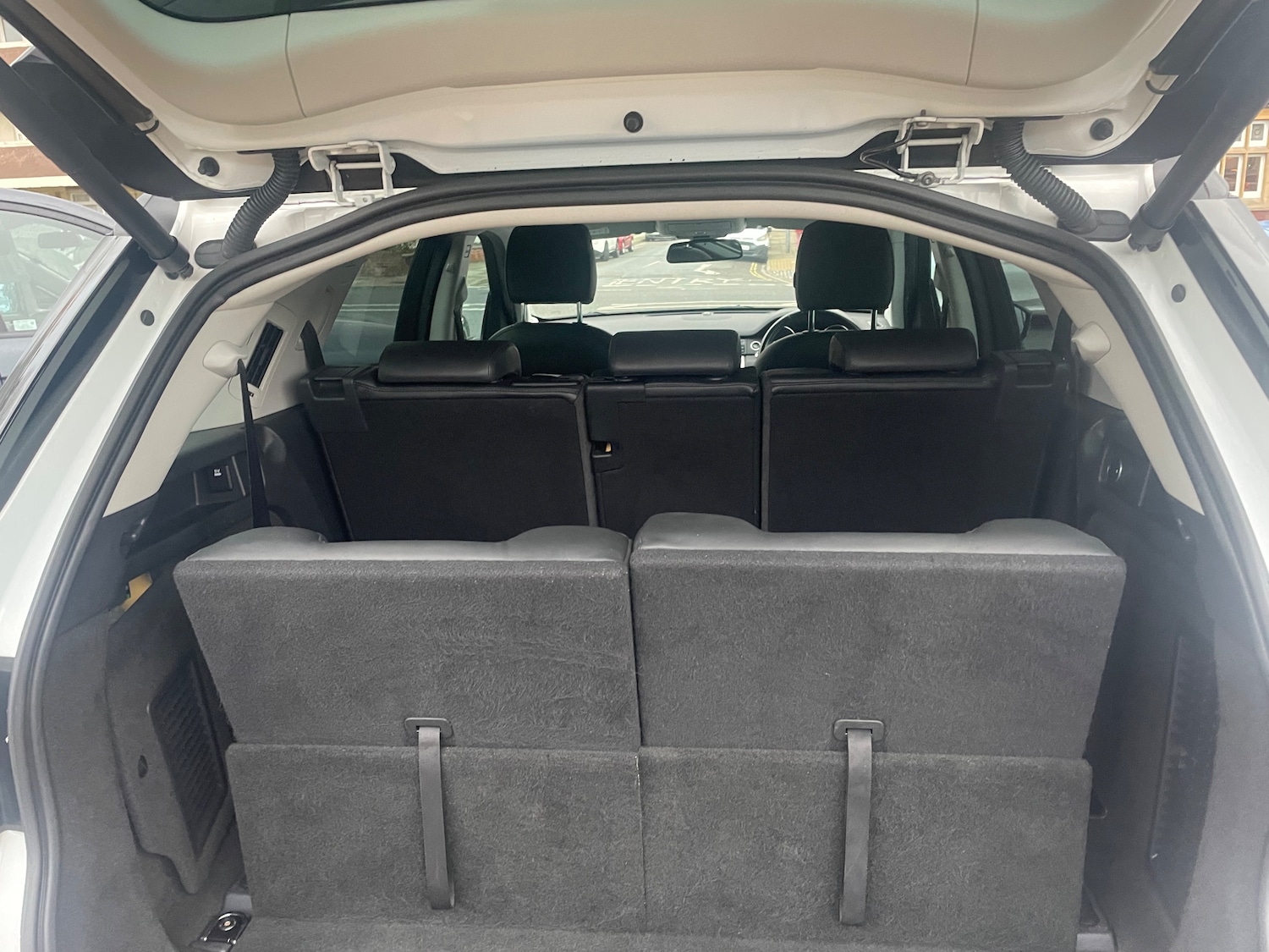 Used Land Rover Discovery Sport 2015 for sale - 76792459: Photo 9