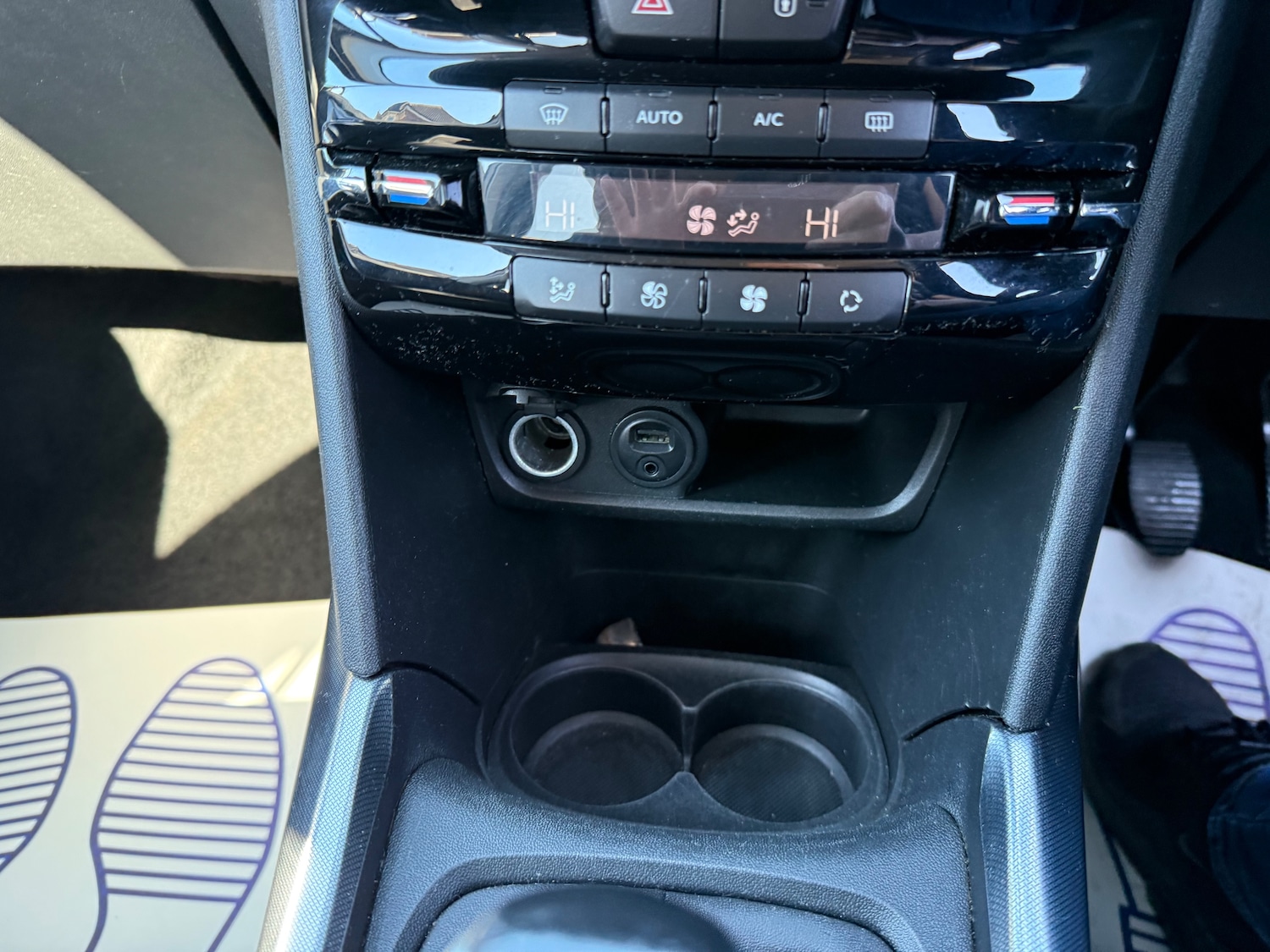 Used Peugeot 2008 2014 for sale - 76466267: Photo 22