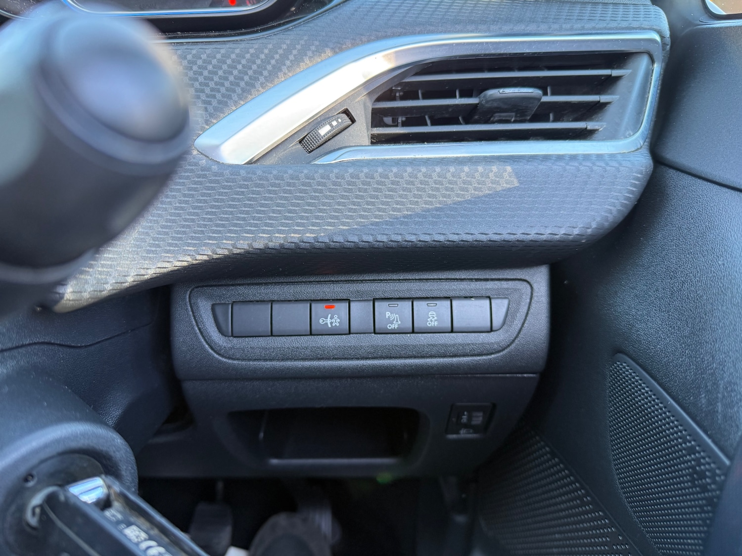 Used Peugeot 2008 2014 for sale - 76466267: Photo 23