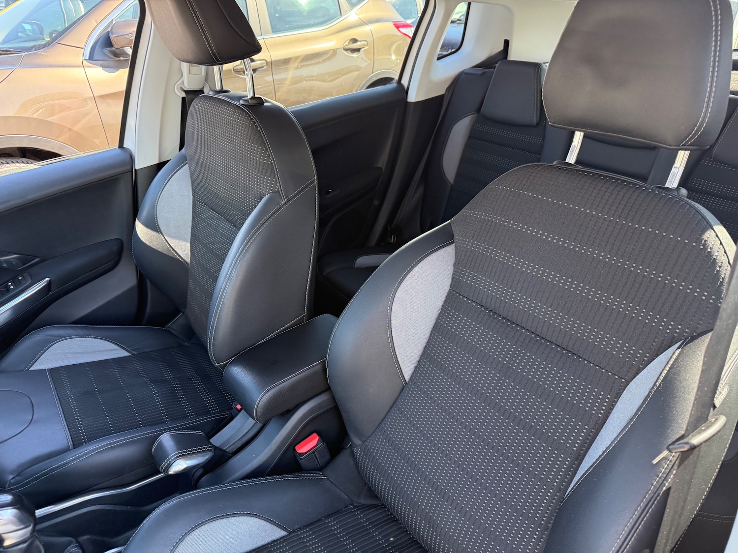 Used Peugeot 2008 2014 for sale - 76466267: Photo 9