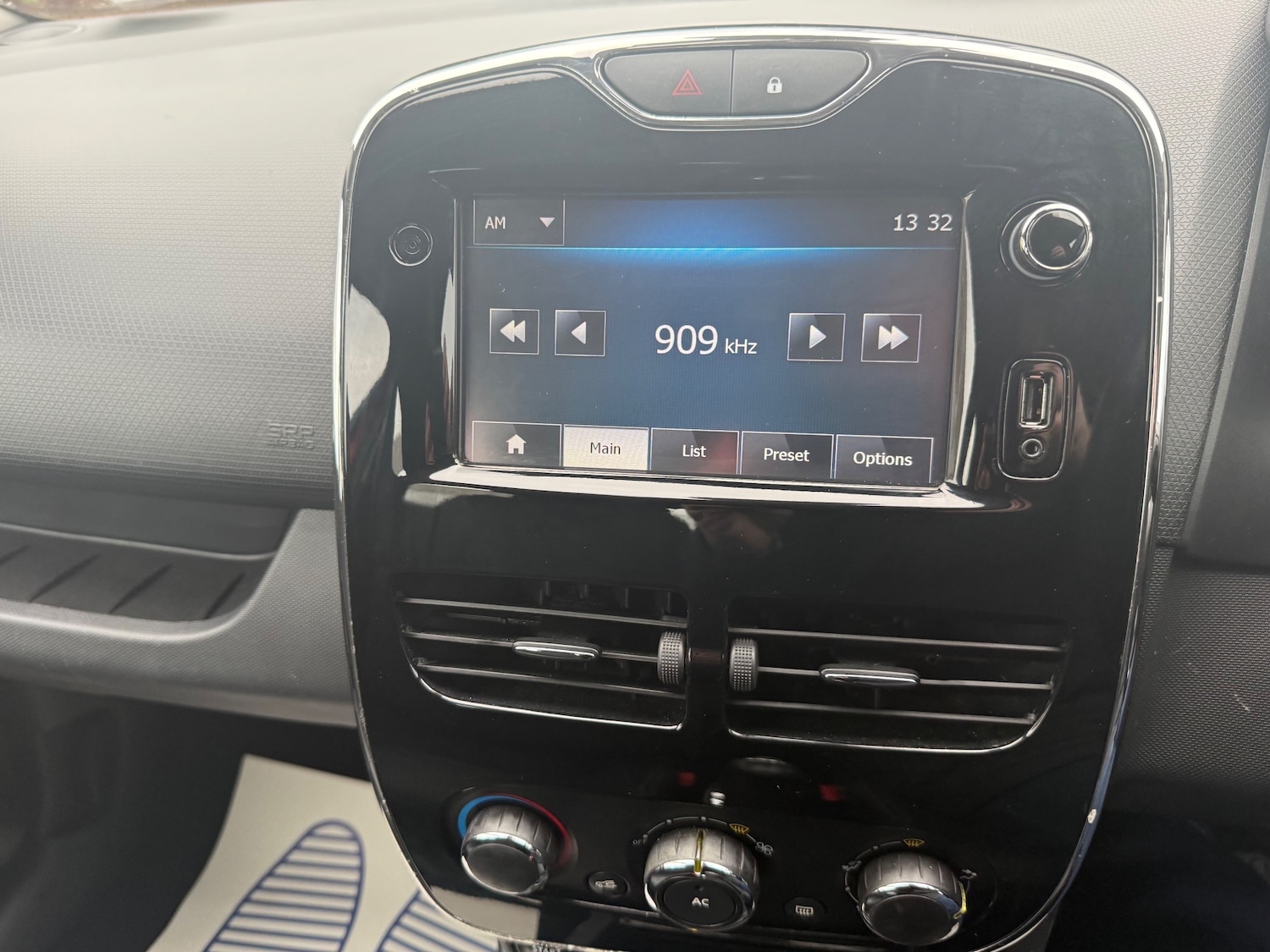 Used Renault Clio 2014 for sale - 77276795: Photo 17