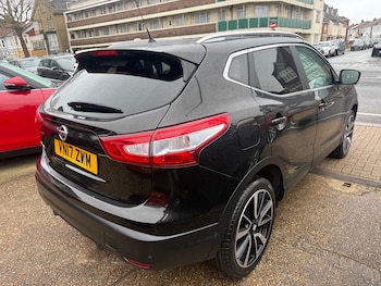 Used Nissan Qashqai 2017 for sale - 77743459: Photo