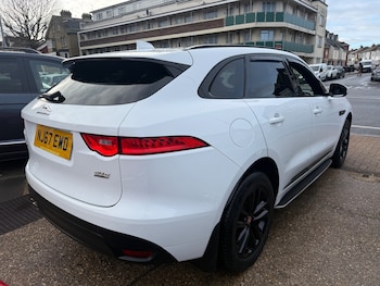 Used Jaguar F-Pace 2017 for sale - 76985664: Photo