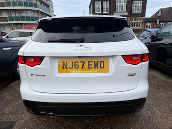 Used Jaguar F-Pace 2017 for sale - 76985664: Photo