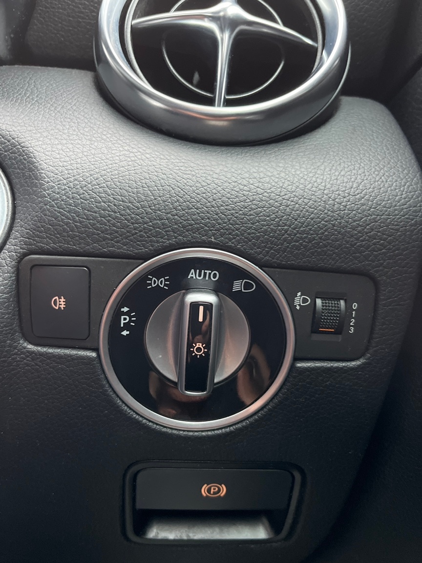 Used Mercedes-Benz SLK 2011 for sale - 77919129: Photo 17