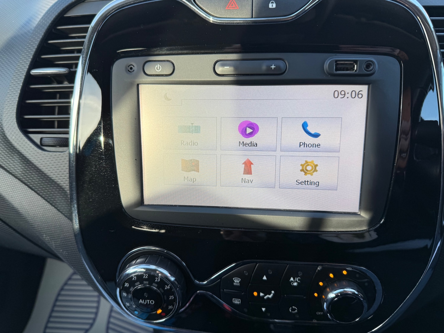 Used Renault Captur 2015 for sale - 76346843: Photo 16