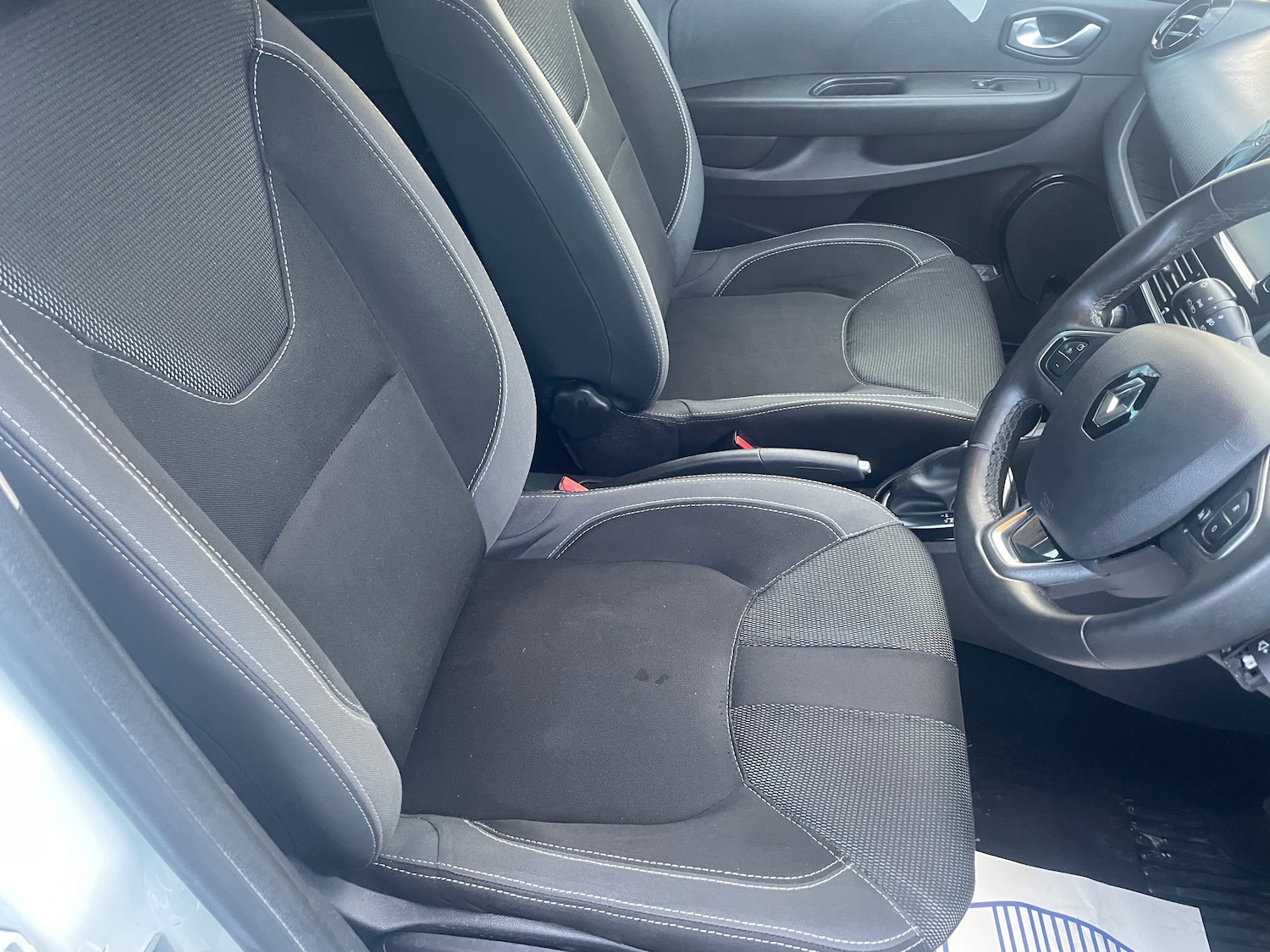 Used Renault Clio 2019 for sale - 77364105: Photo 26