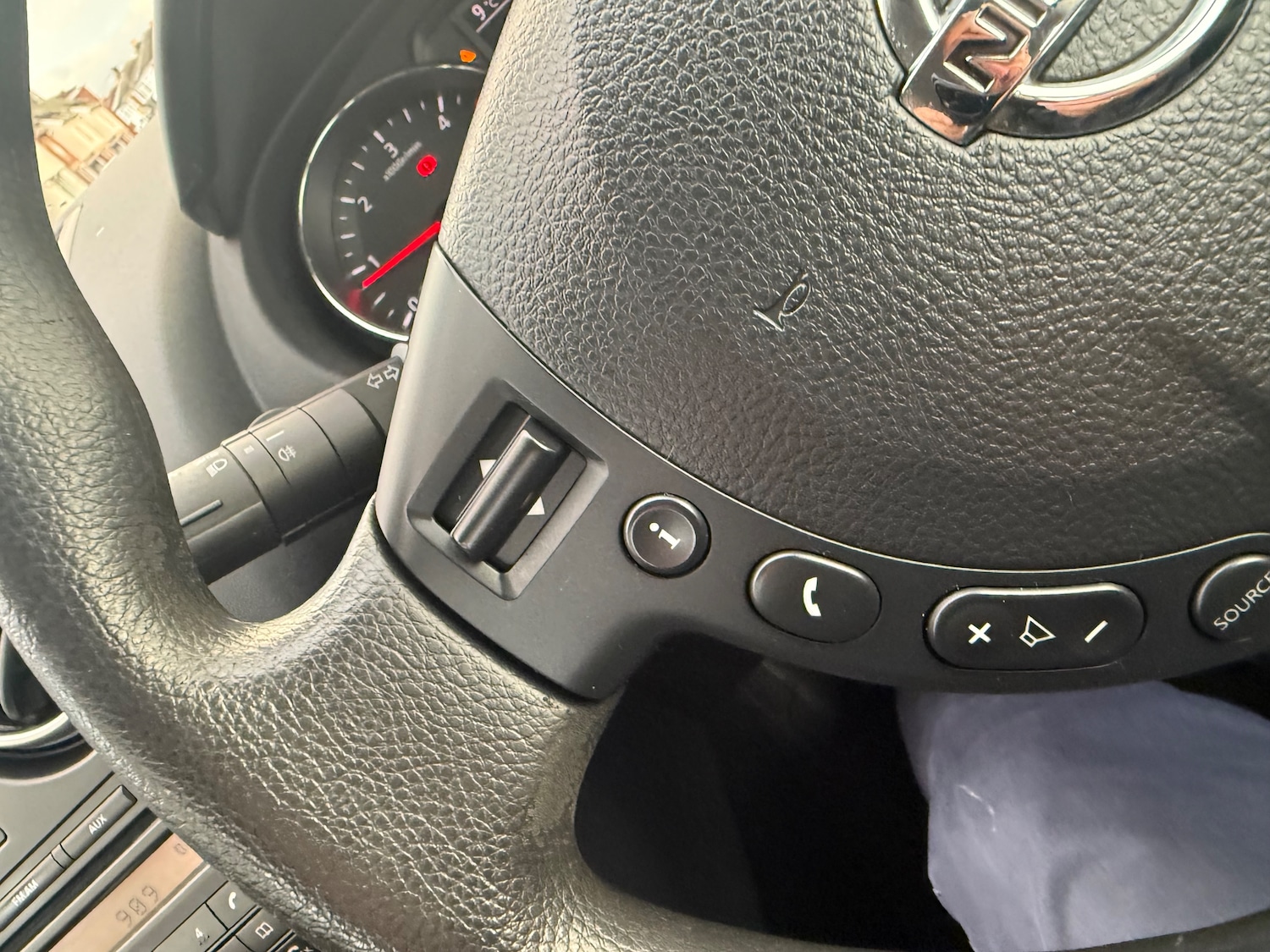 Used Nissan Qashqai 2010 for sale - 76685561: Photo 18