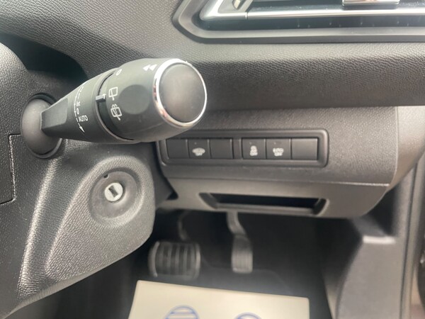 Used Peugeot 308 2017 for sale - 76082420: Photo 12