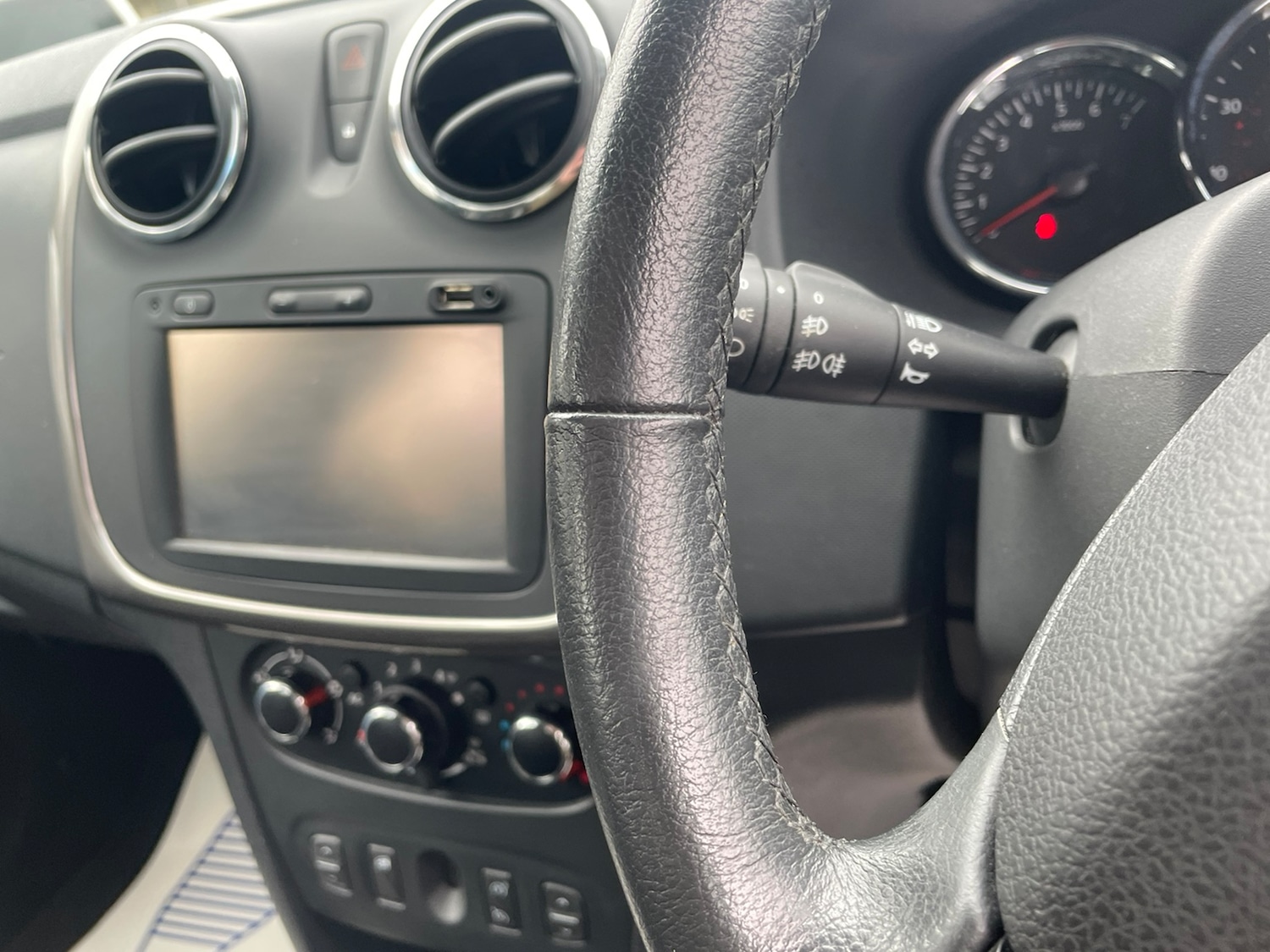 Used Dacia Sandero Stepway 2014 for sale - 78201488: Photo 9