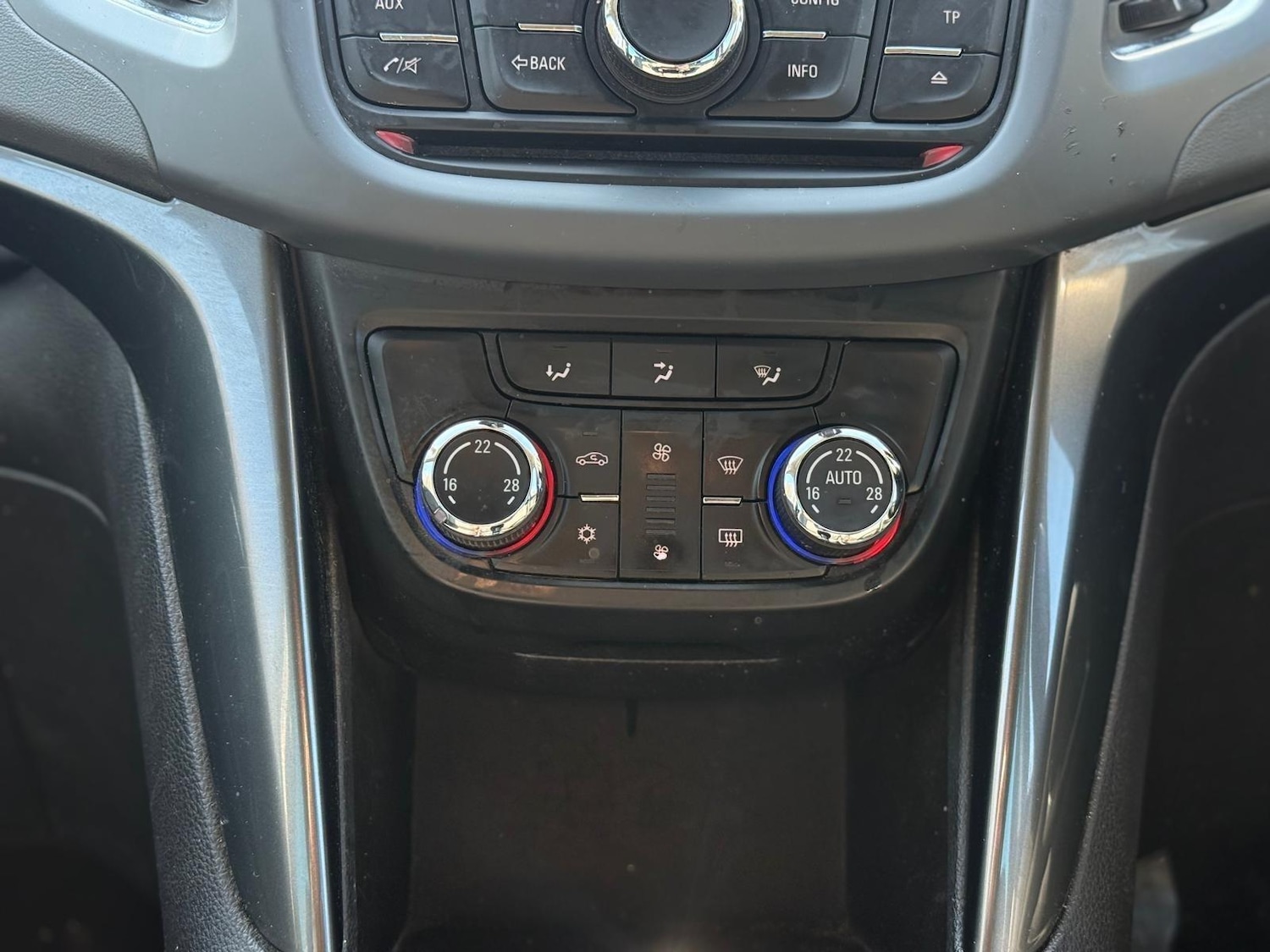 Used Vauxhall Zafira 2014 for sale - 78047554: Photo 24