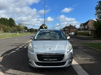 Used Peugeot 5008 2015 for sale - 77823841: Photo
