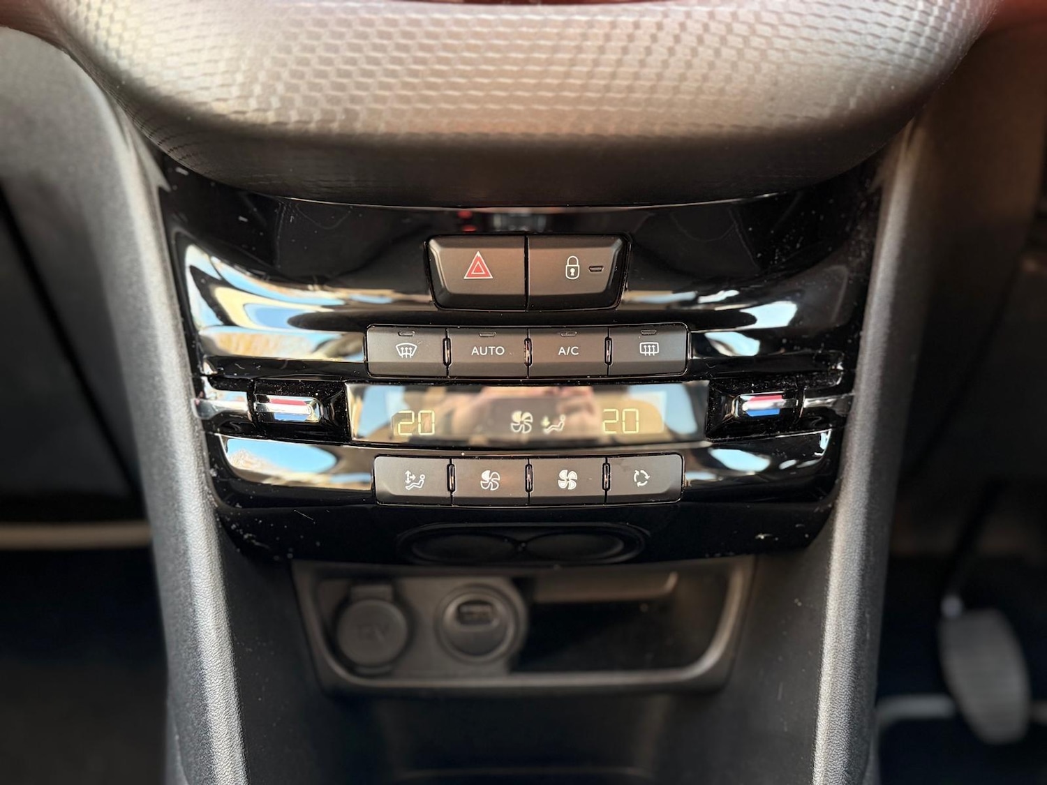 Used Peugeot 208 2018 for sale - 78101172: Photo 27