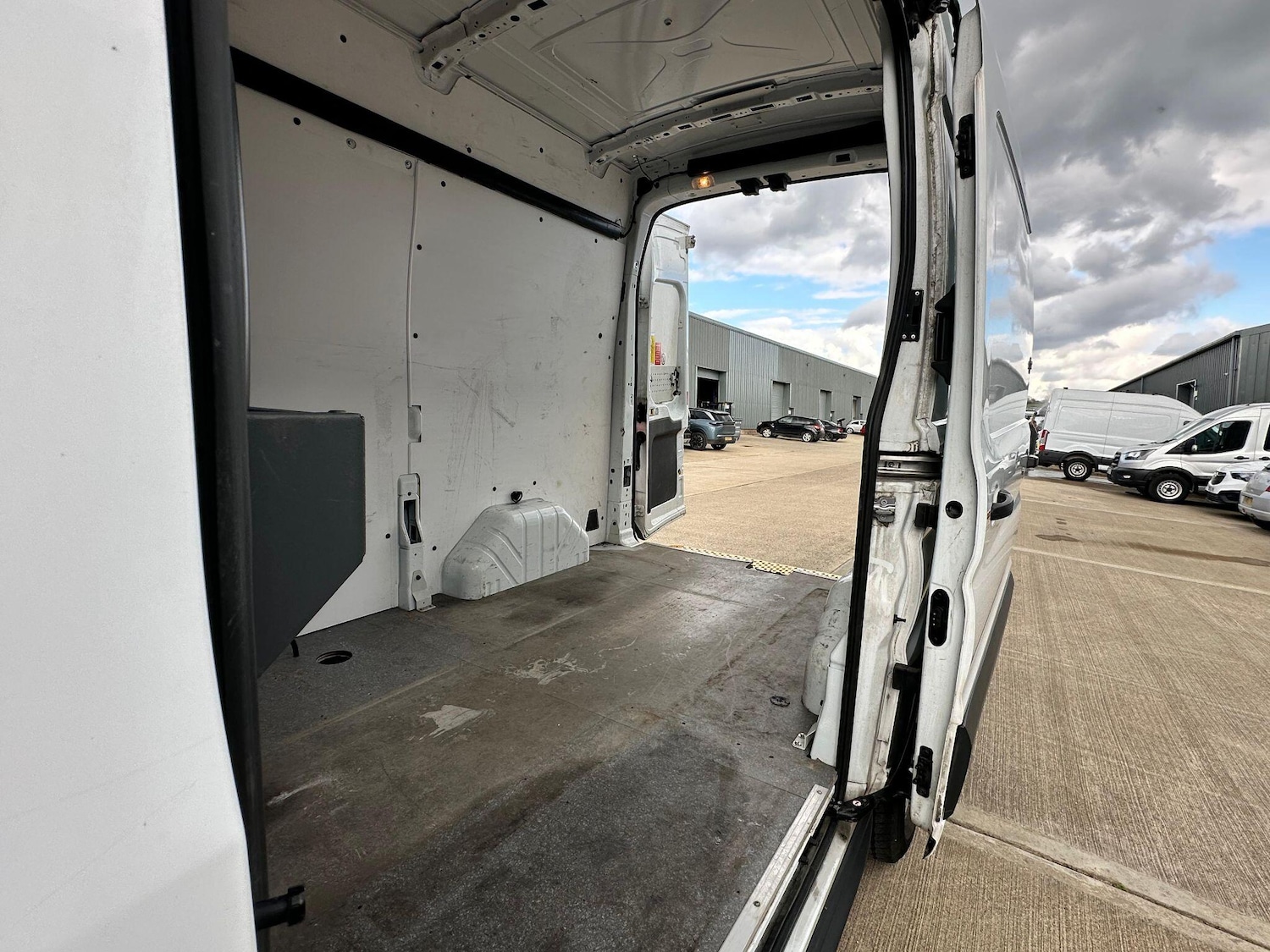 Used Ford Transit 2018 for sale - 78086080: Photo 28