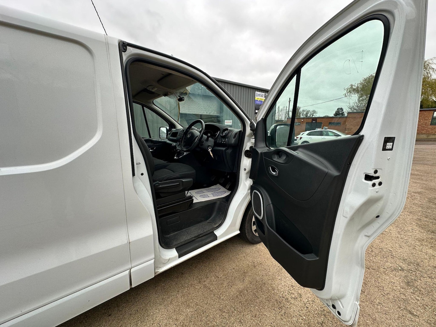 Used Vauxhall Vivaro 2017 for sale - 78071832: Photo 40