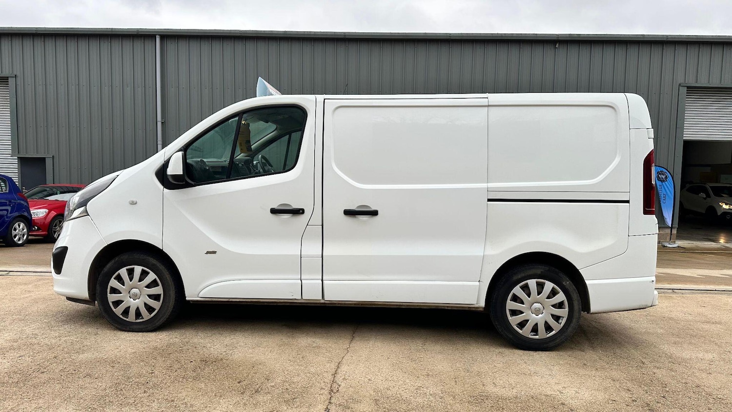 Used Vauxhall Vivaro 2017 for sale - 78071832: Photo 5