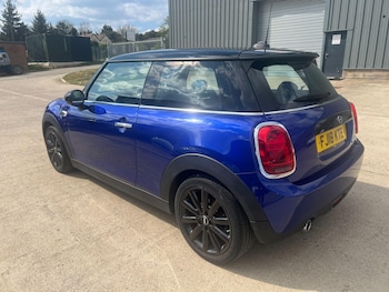 Used MINI Hatch 2018 for sale - 78334301: Photo