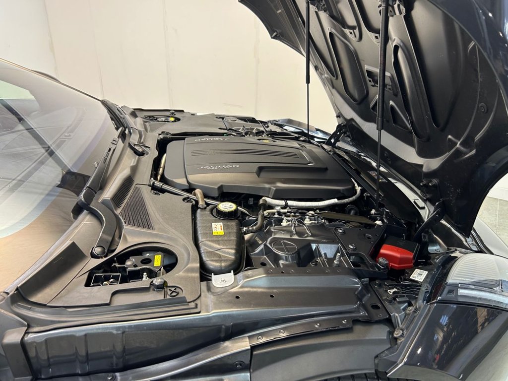 Used Jaguar F-Type 2019 for sale - 76396291: Photo 31