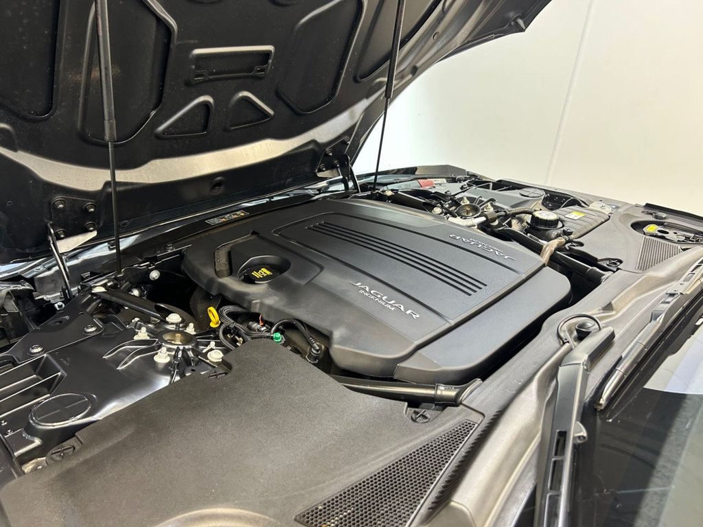 Used Jaguar F-Type 2019 for sale - 76396291: Photo 37