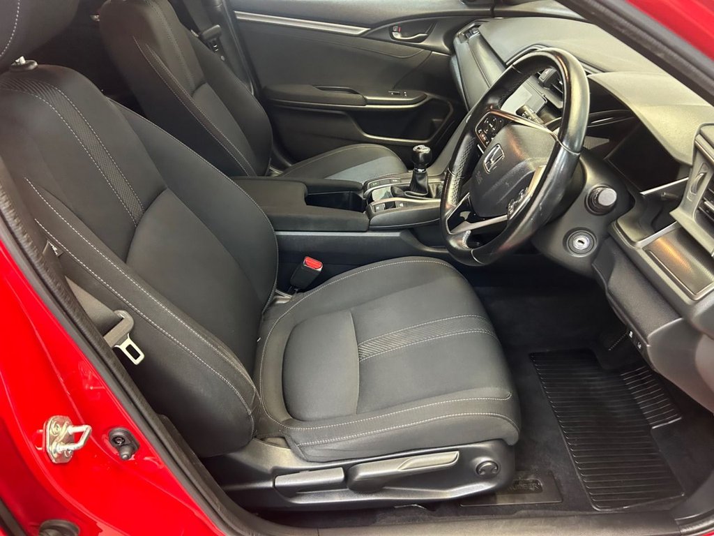 Used Honda Civic 2018 for sale - 76914795: Photo 32