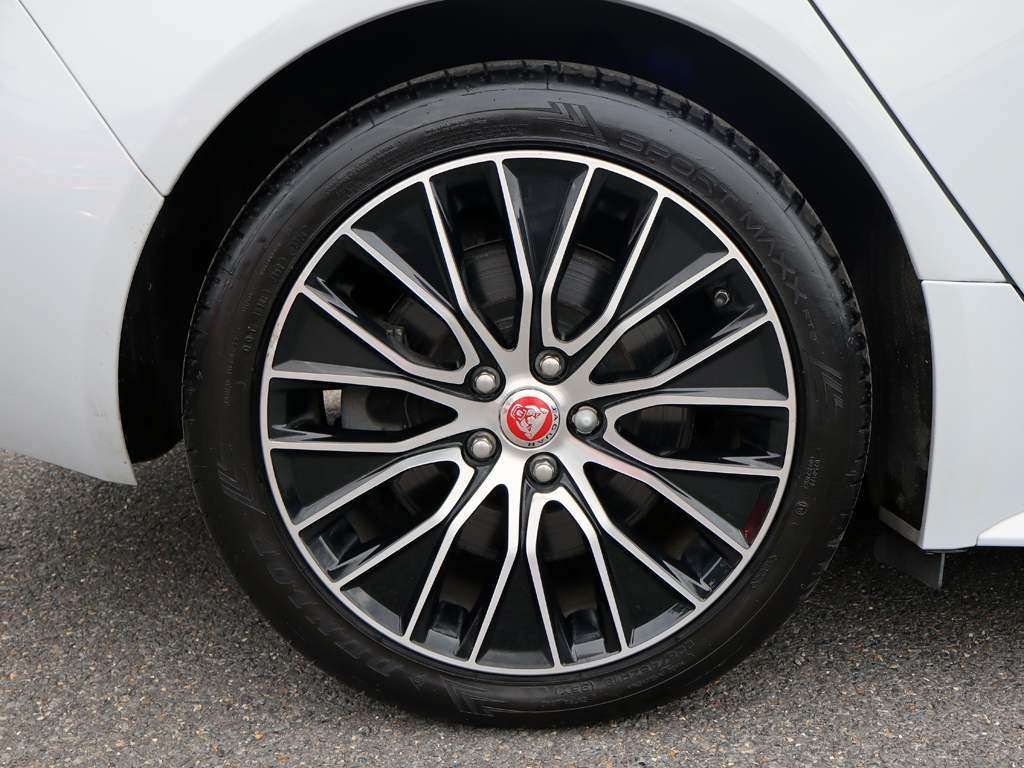 Used Jaguar XE 2019 for sale - 76372300: Photo 5