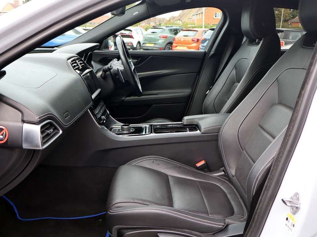 Used Jaguar XE 2019 for sale - 76372300: Photo 7