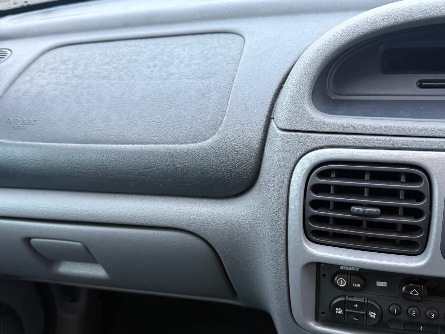 Used Renault Clio 1999 for sale - 77557011: Photo 13