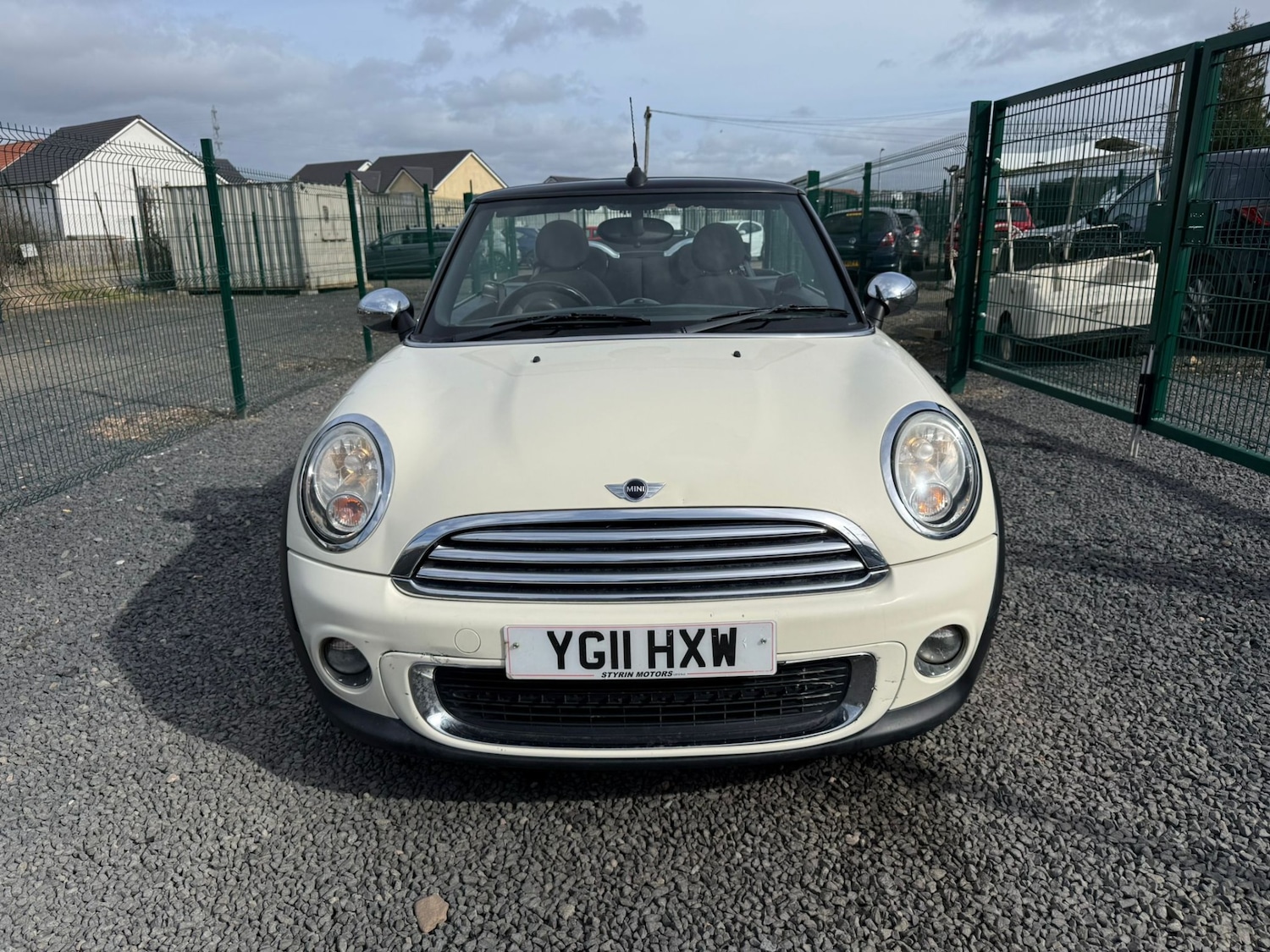 Used MINI Convertible 2011 for sale - 77980805: Photo 2