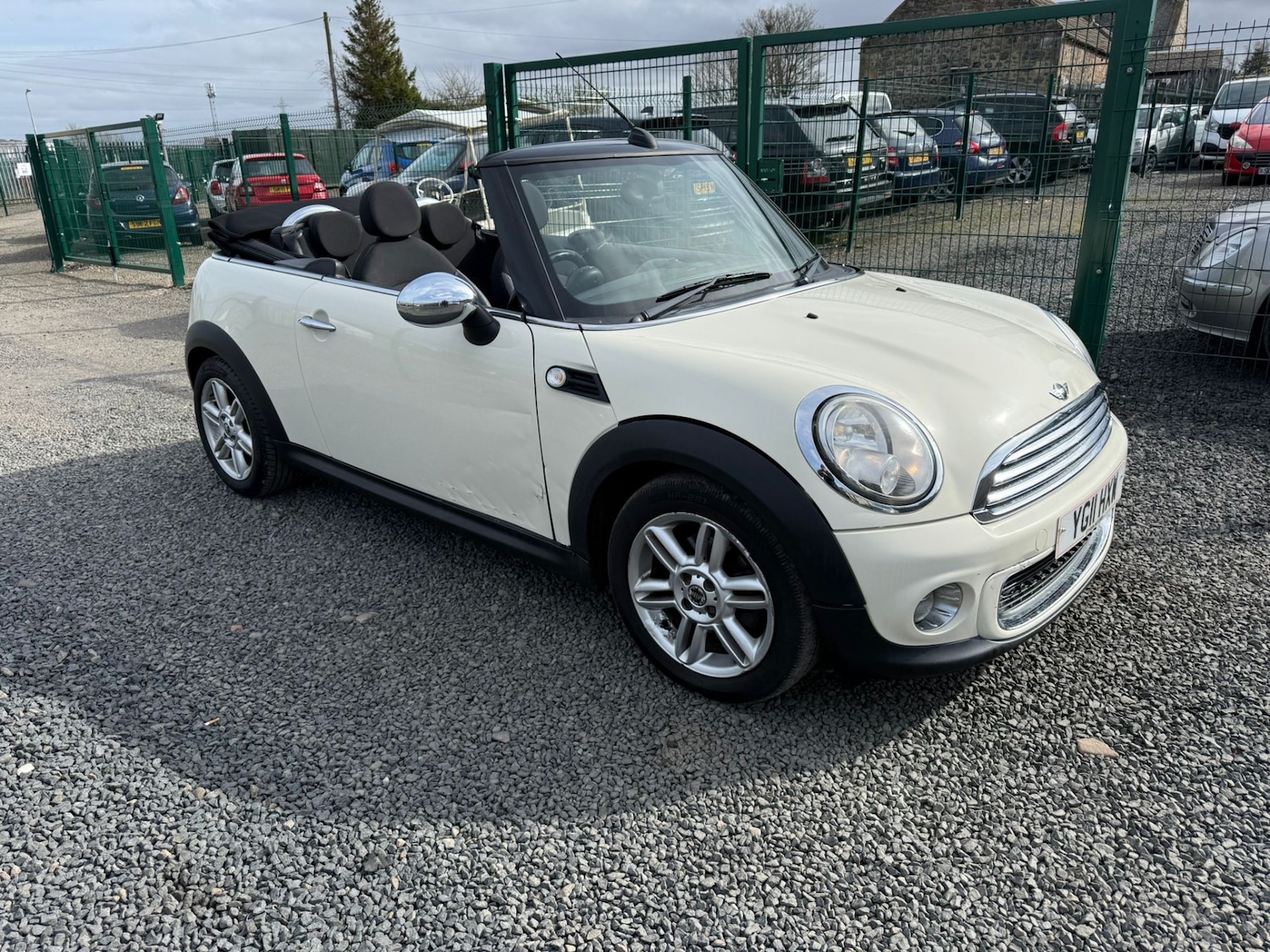 Used MINI Convertible 2011 for sale - 77980805: Photo 3
