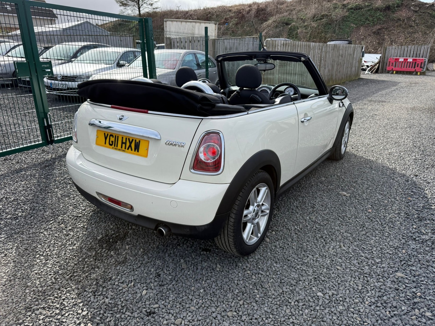 Used MINI Convertible 2011 for sale - 77980805: Photo 4