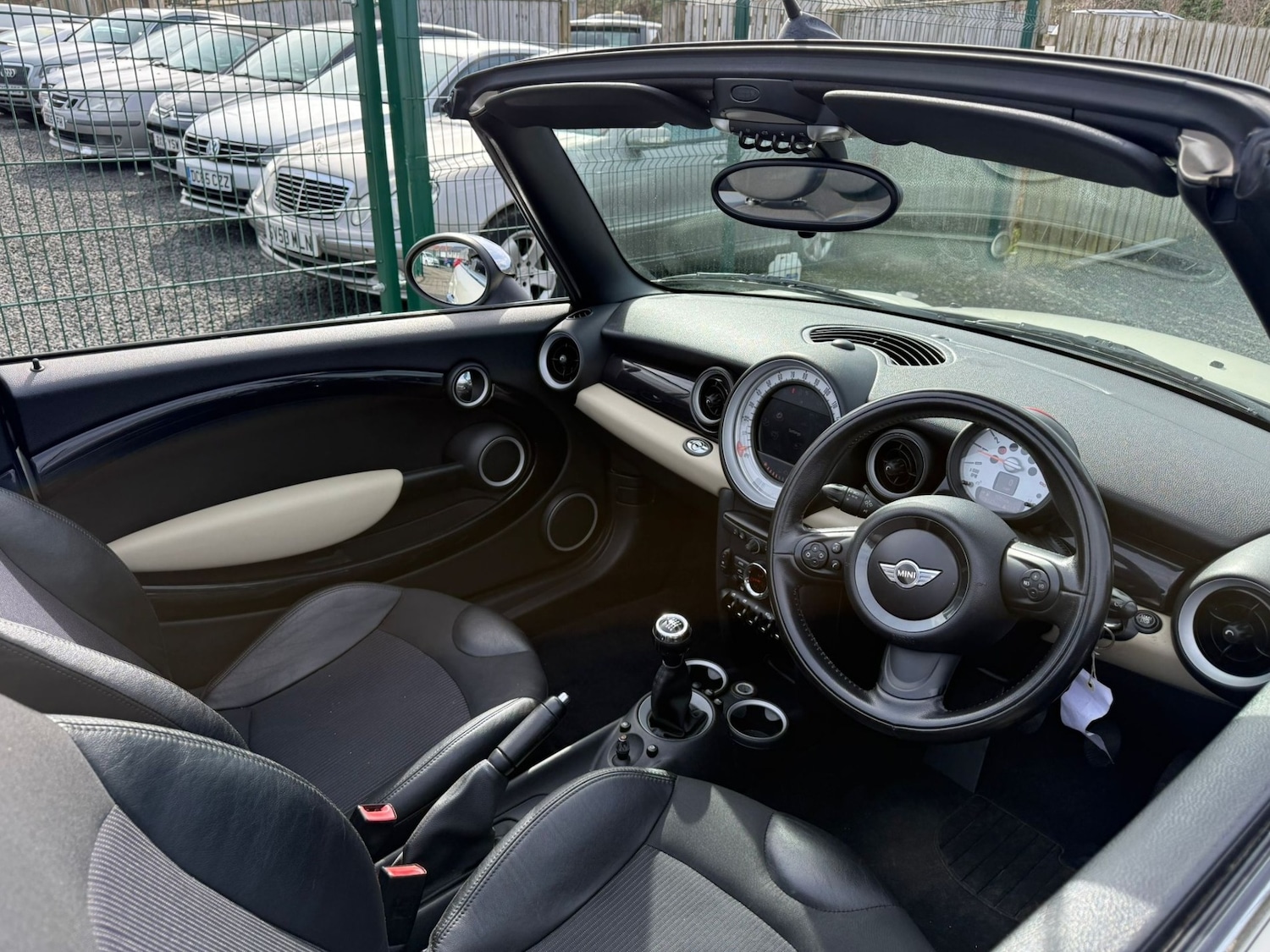 Used MINI Convertible 2011 for sale - 77980805: Photo 8