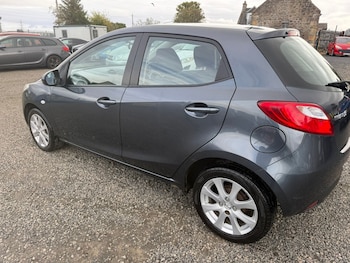 Used Mazda Mazda2 2010 for sale - 76177684: Photo 4
