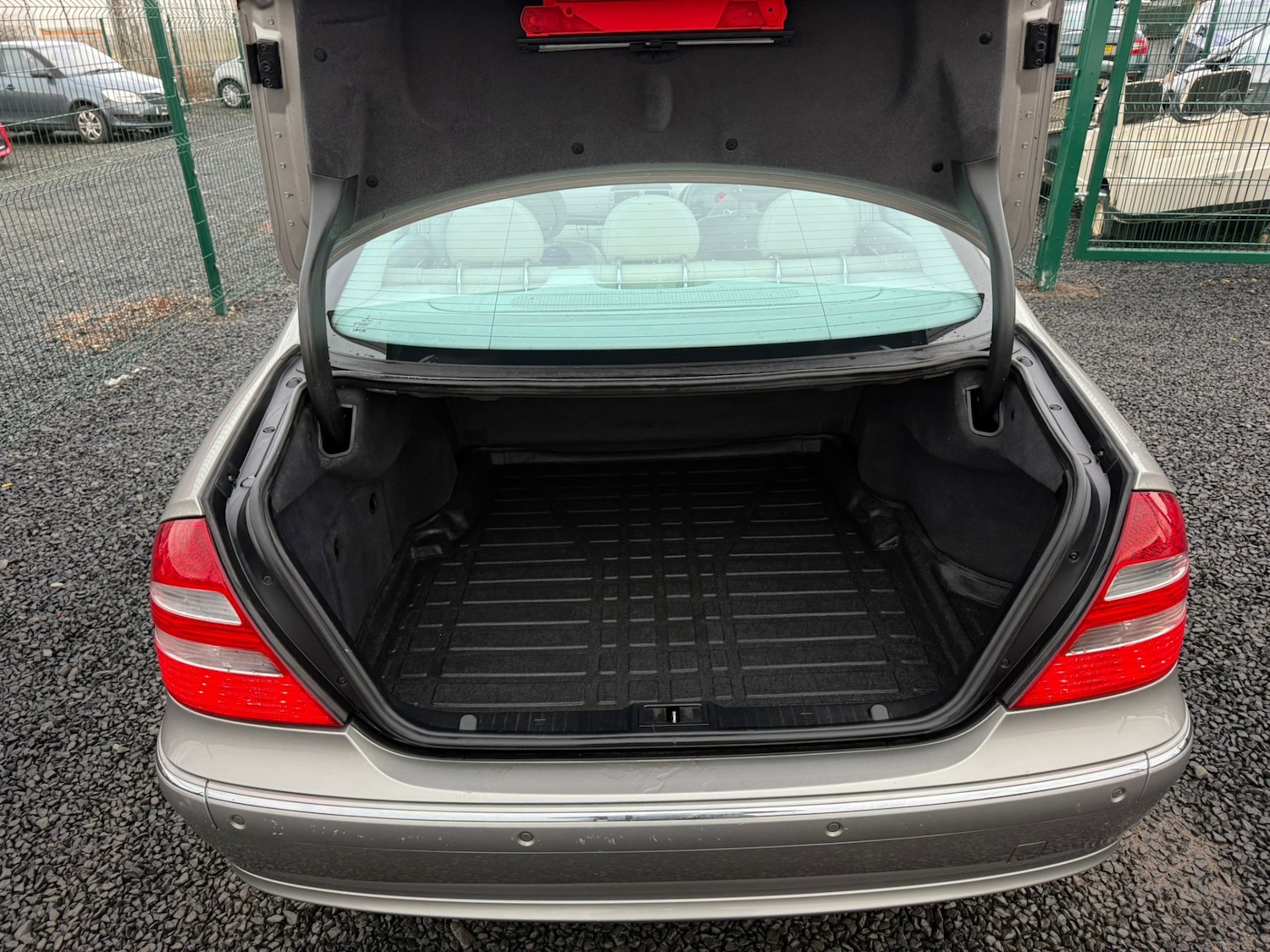 Used Mercedes-Benz E Class 2003 for sale - 77241997: Photo 7