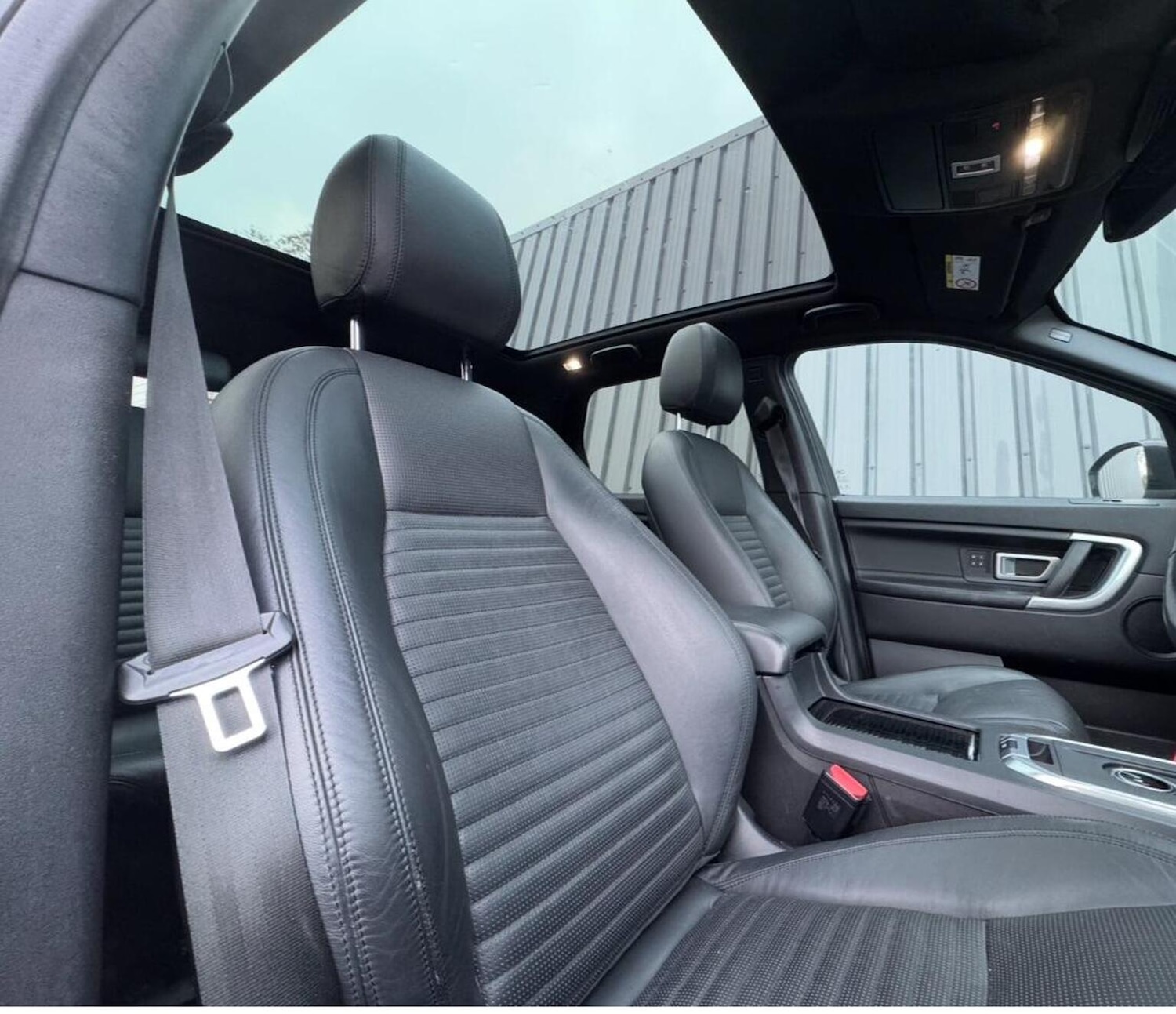 Used Land Rover Discovery Sport 2015 for sale - 77864836: Photo 2