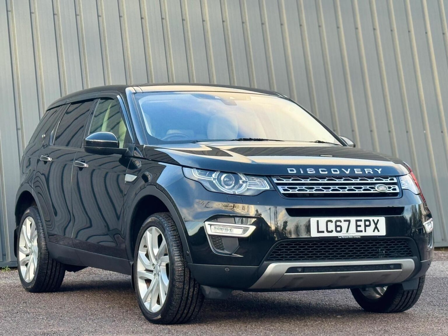 Used Land Rover Discovery Sport 2017 for sale - 77228227: Photo 4