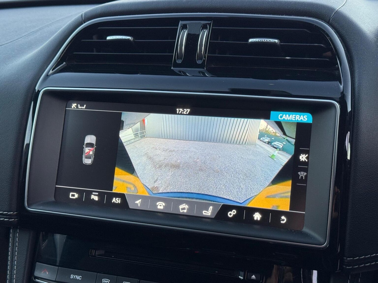 Used Jaguar F-Pace 2017 for sale - 77656292: Photo 30